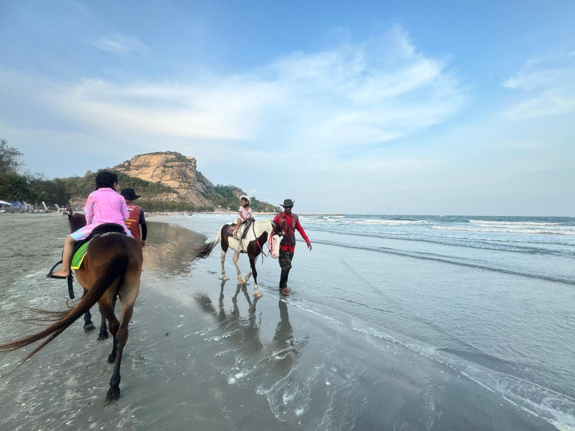 Sea&Mountain View,5 Mins Walk To Famous Beach With King Size Bed Хуахін Екстер'єр фото